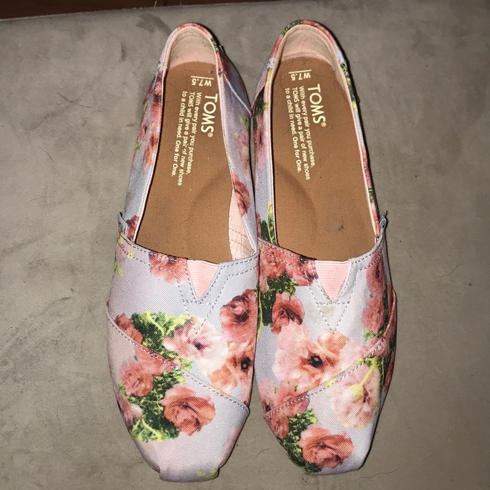Size 7.5 Floral Toms